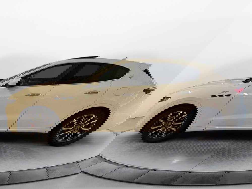 Maserati Levante usata a Salerno (8)