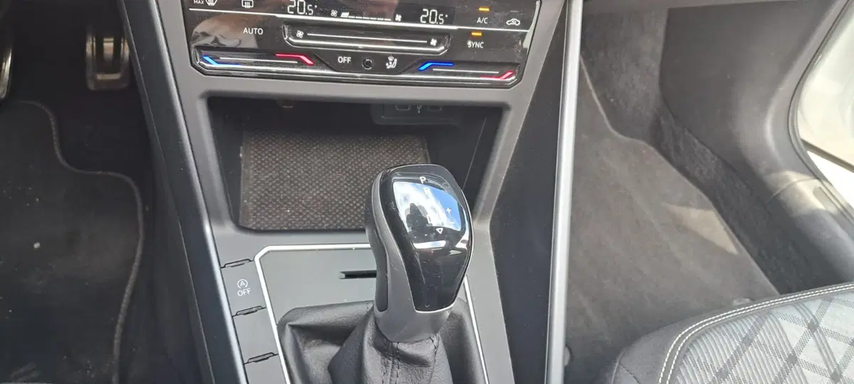 Volkswagen Taigo usata a Genova (15)