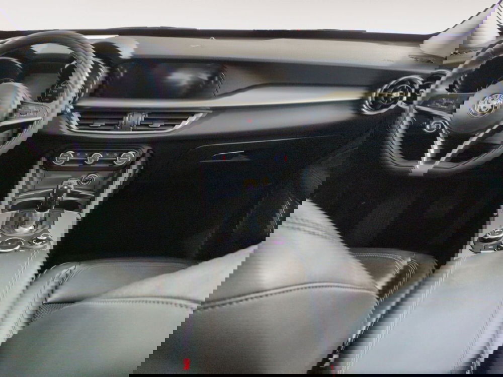 Alfa Romeo Stelvio usata a Agrigento (9)