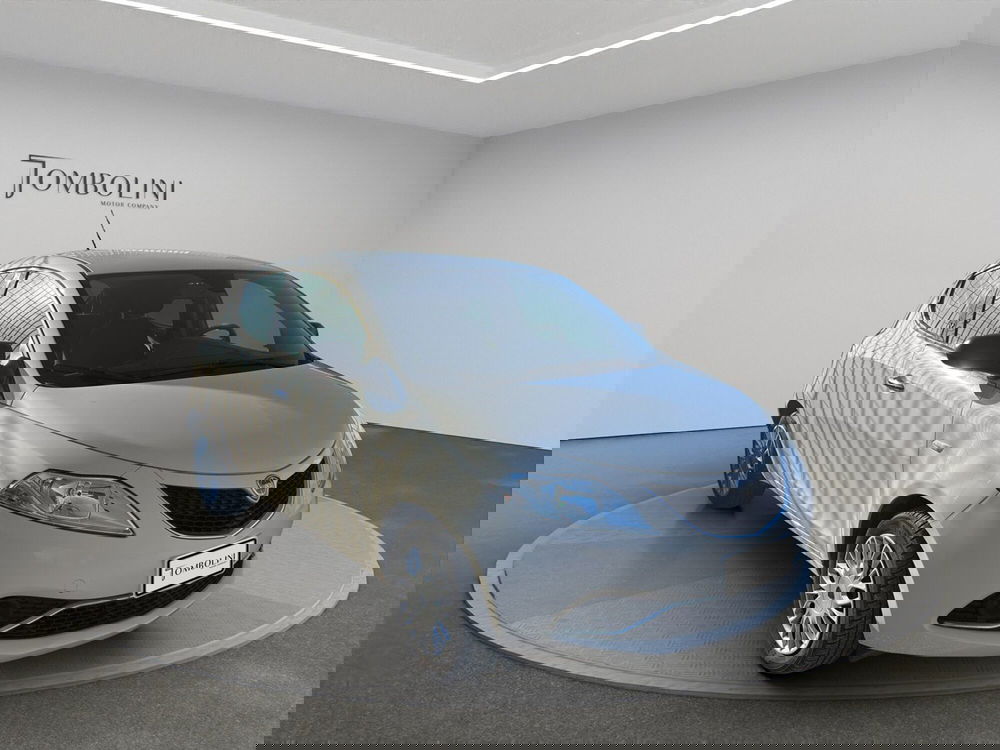 Lancia Ypsilon usata a Macerata (3)