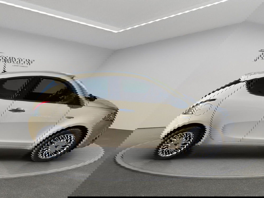 Lancia Ypsilon usata a Macerata (6)