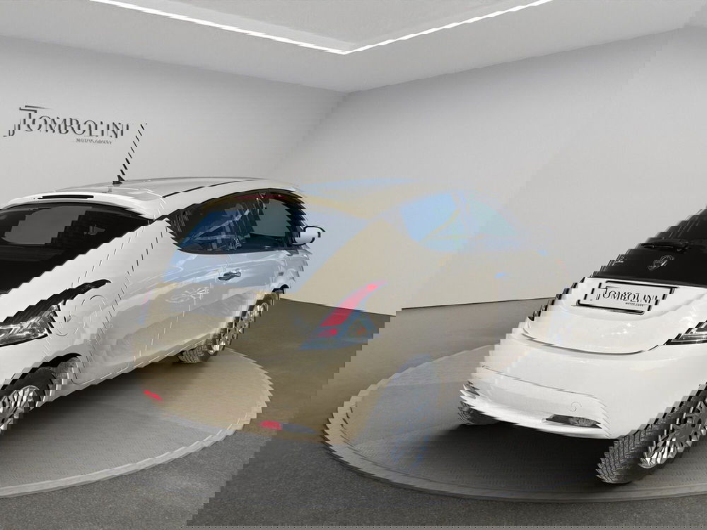 Lancia Ypsilon usata a Macerata (8)