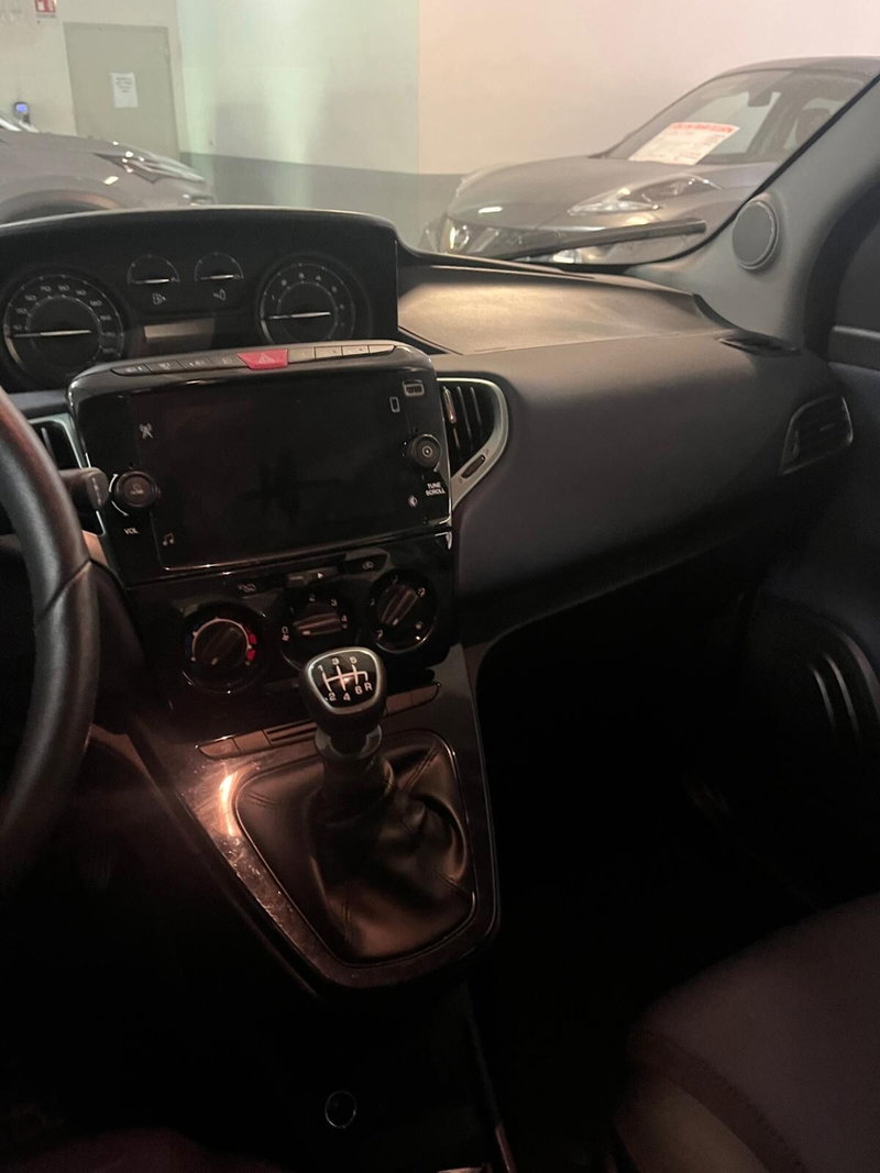 Lancia Ypsilon usata a Cagliari (8)
