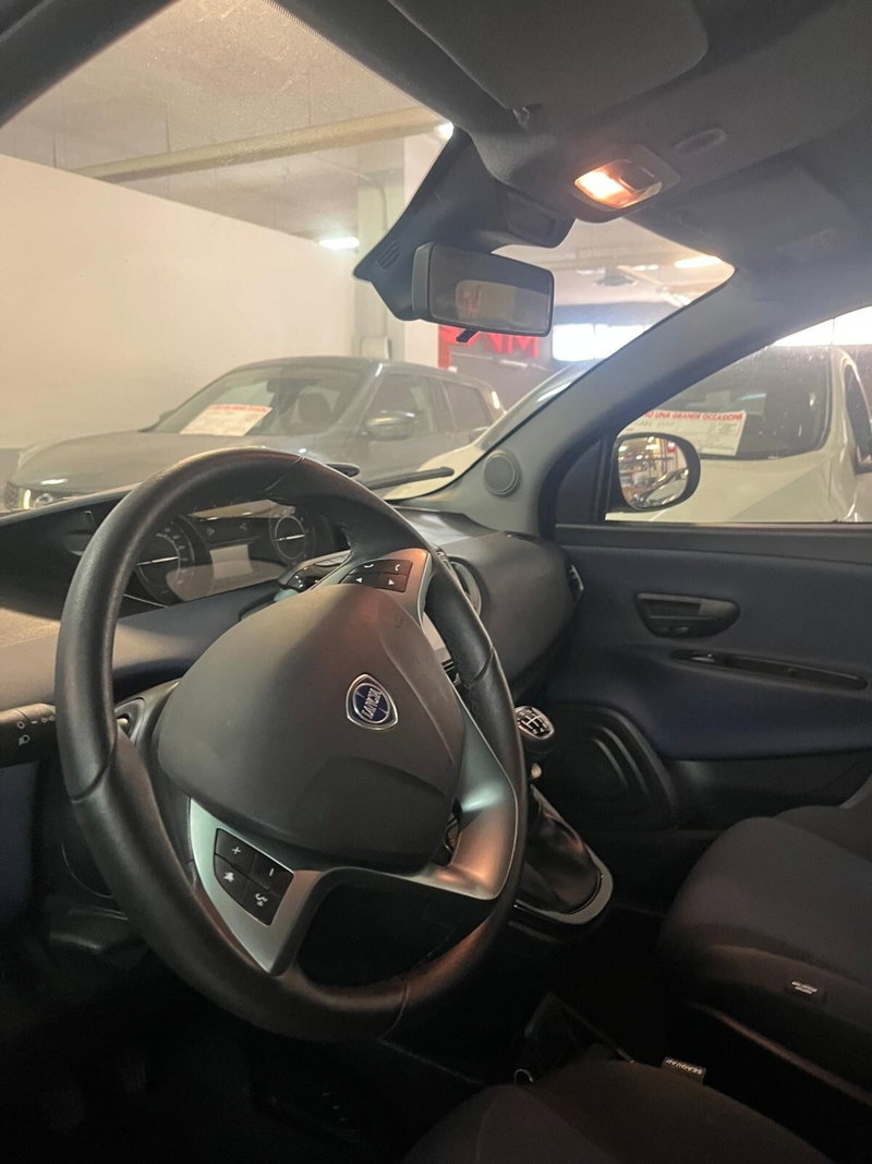 Lancia Ypsilon usata a Cagliari (9)