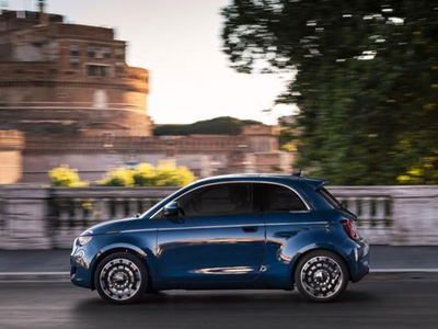 Fiat 500e La Prima by Bocelli Berlina 42 kWh del 2022 usata a Lodi