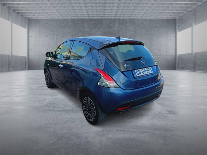 Lancia Ypsilon usata a Bari (4)