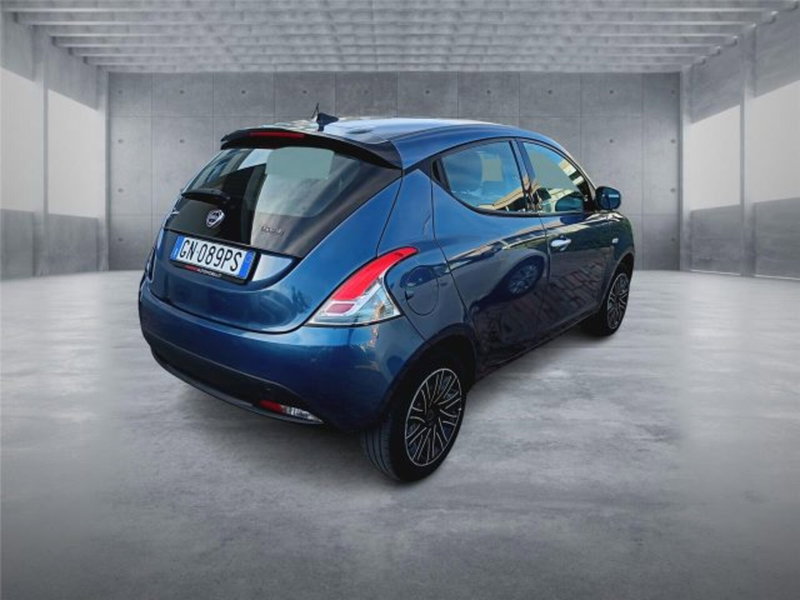 Lancia Ypsilon usata a Bari (6)