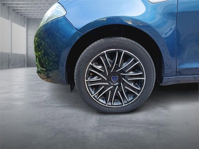 Lancia Ypsilon usata a Bari (8)