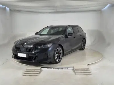 BMW Serie 5 Touring 520d  48V xdrive auto del 2024 usata a Alba
