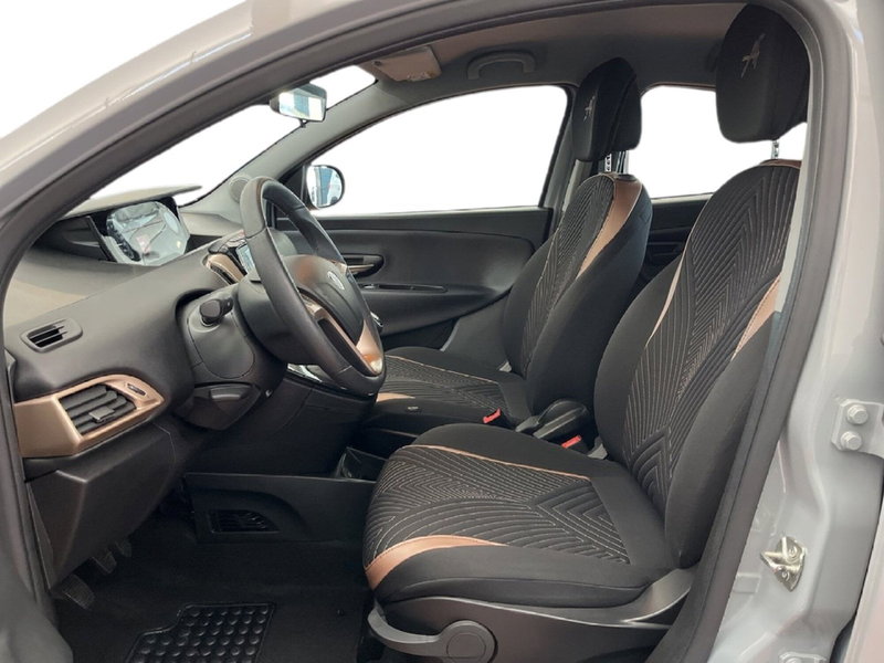 Lancia Ypsilon usata a Torino (10)