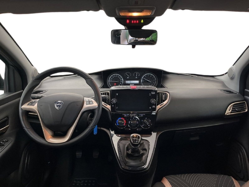 Lancia Ypsilon usata a Torino (11)