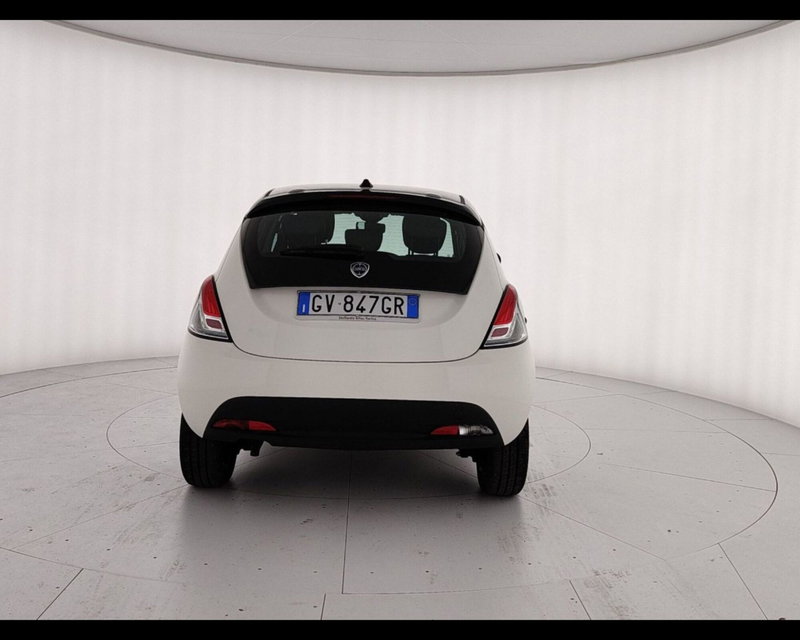 Lancia Ypsilon usata a Caserta (10)