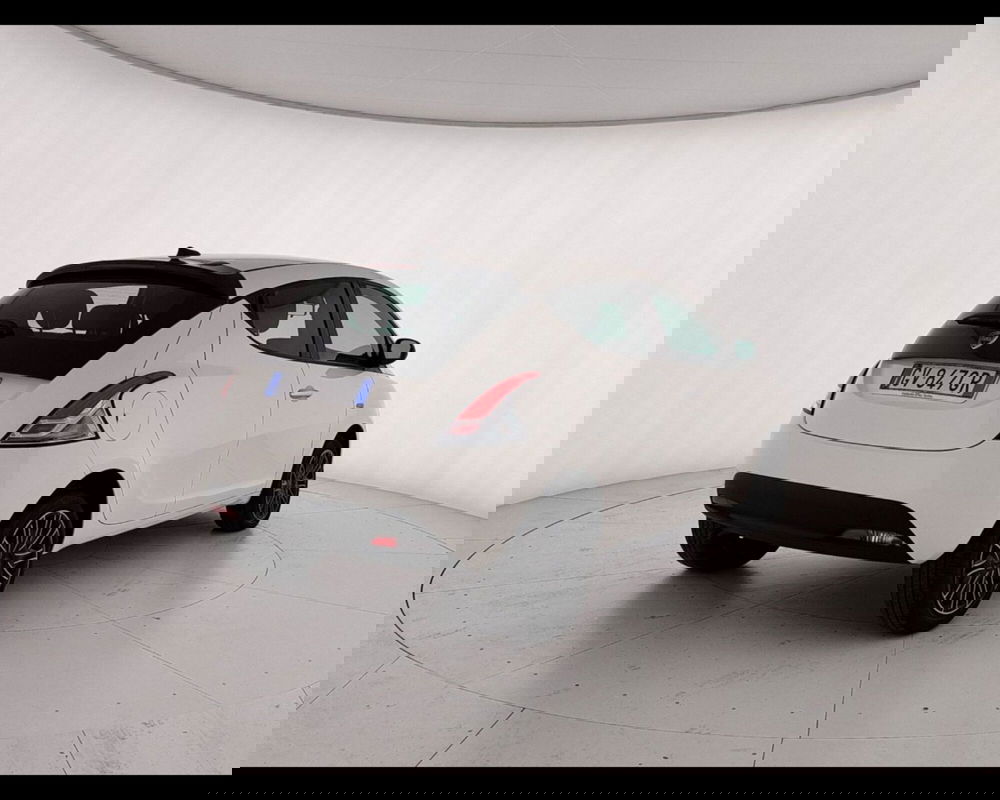 Lancia Ypsilon usata a Caserta (11)