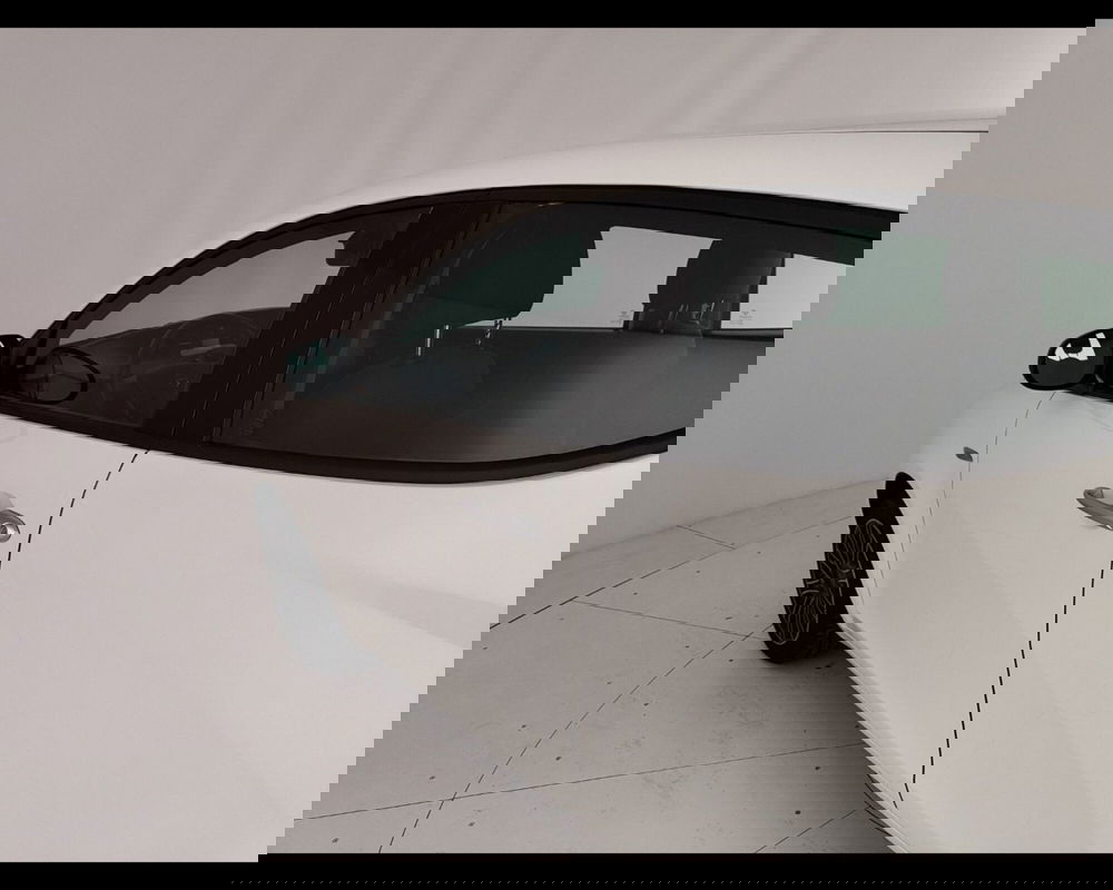 Lancia Ypsilon usata a Caserta (12)