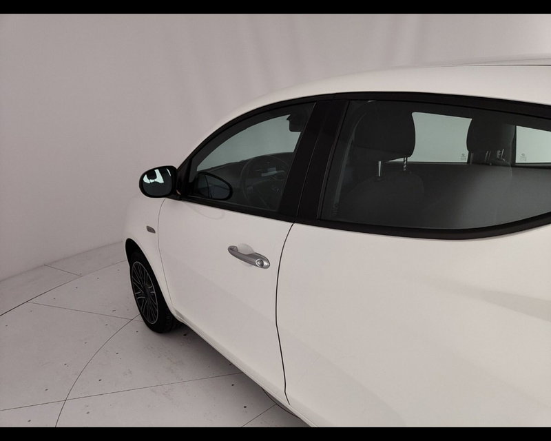 Lancia Ypsilon usata a Caserta (12)