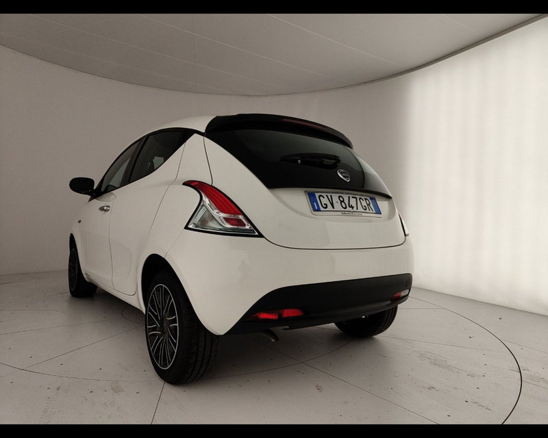 Lancia Ypsilon usata a Caserta (13)