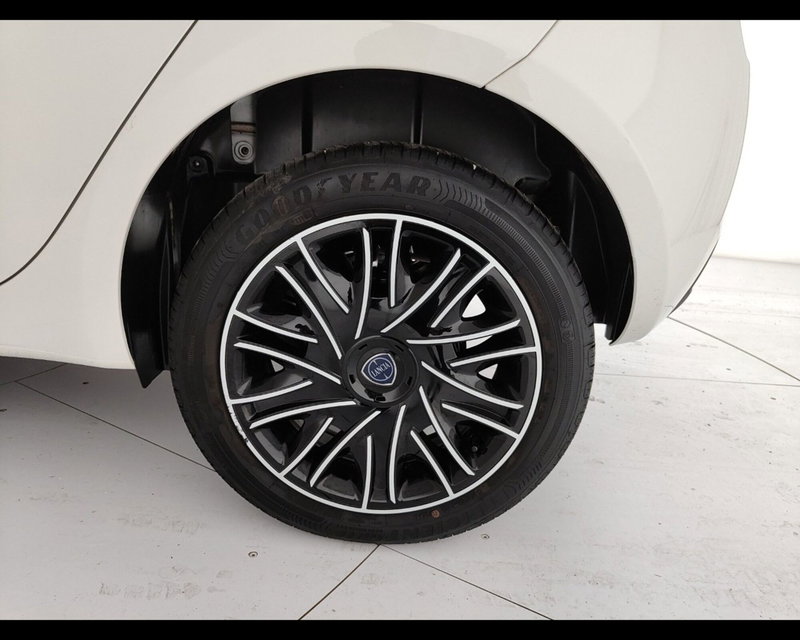 Lancia Ypsilon usata a Caserta (14)