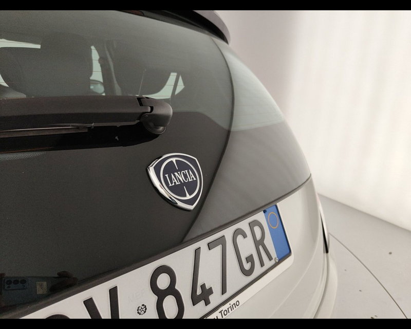 Lancia Ypsilon usata a Caserta (15)