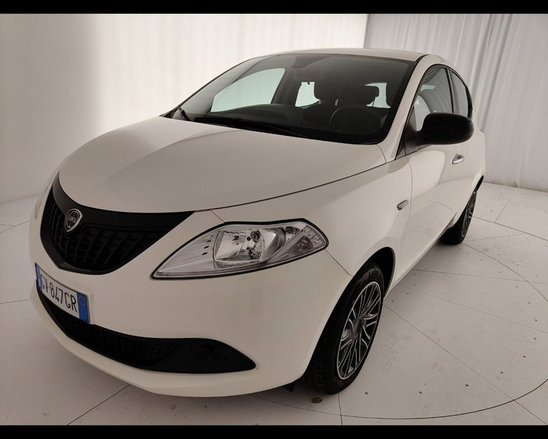 Lancia Ypsilon usata a Caserta (16)