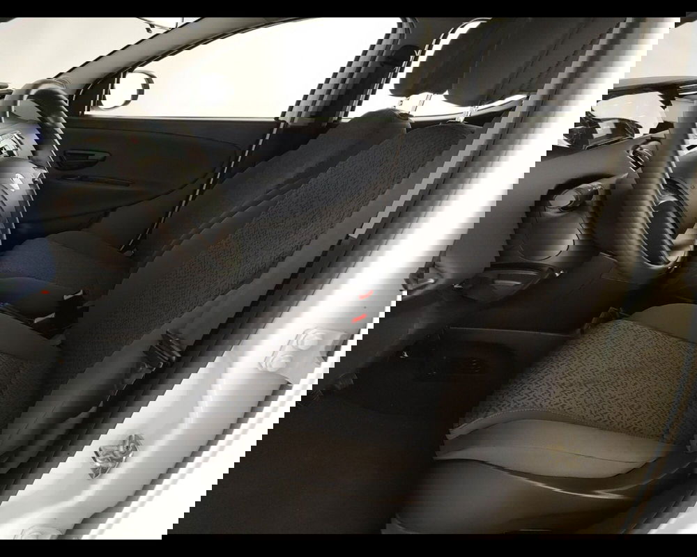 Lancia Ypsilon usata a Caserta (18)