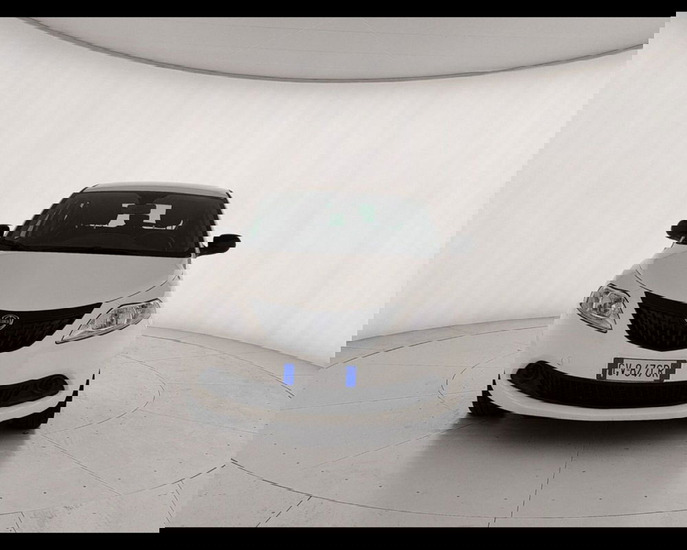 Lancia Ypsilon usata a Caserta (2)