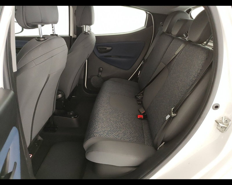 Lancia Ypsilon usata a Caserta (20)
