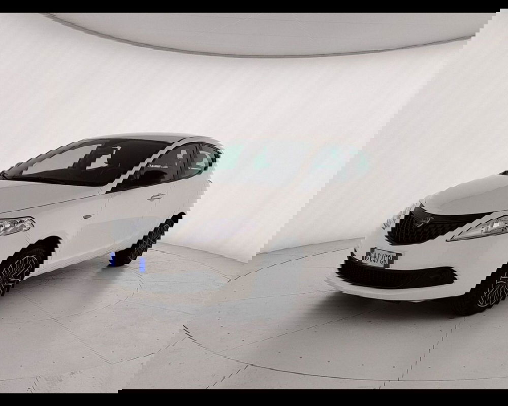 Lancia Ypsilon usata a Caserta (3)