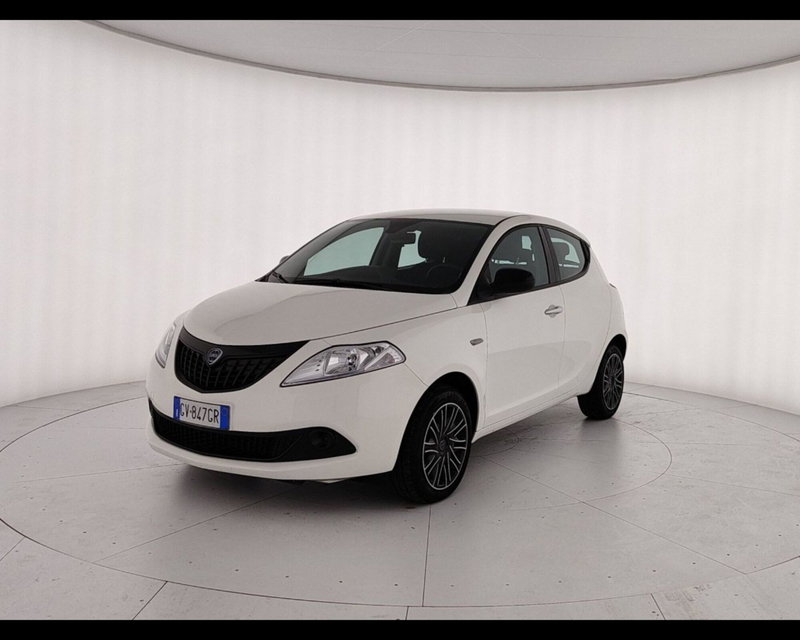 Lancia Ypsilon usata a Caserta (3)
