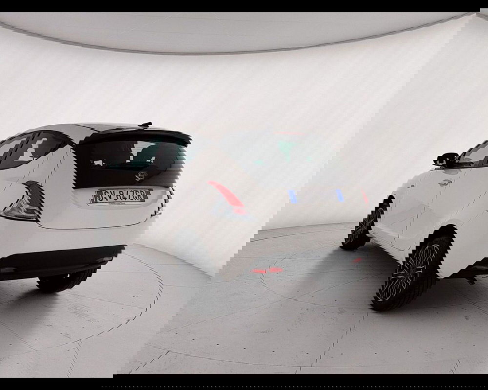 Lancia Ypsilon usata a Caserta (4)