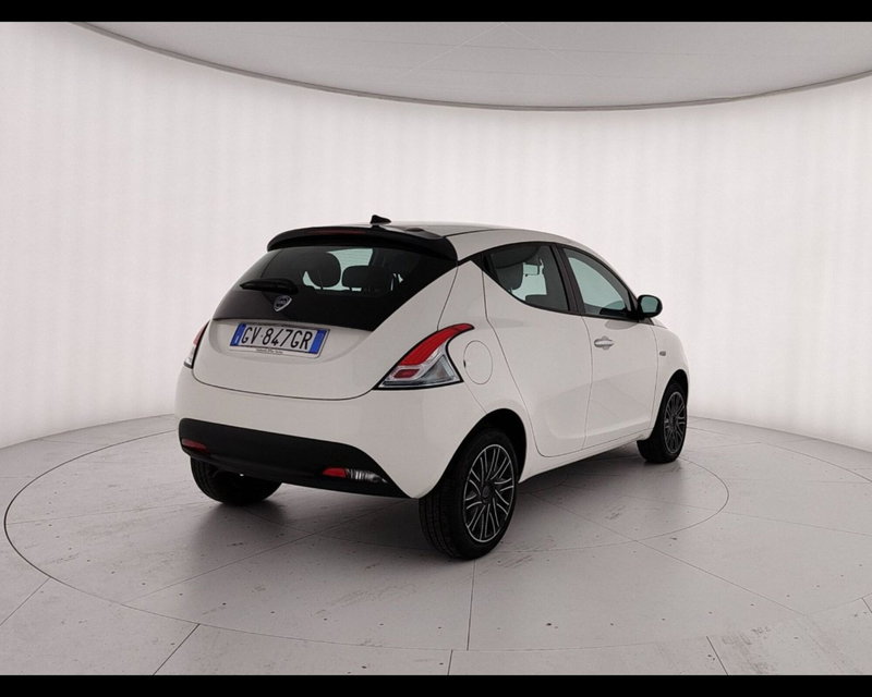 Lancia Ypsilon usata a Caserta (6)