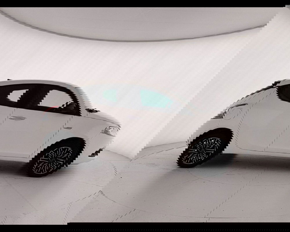 Lancia Ypsilon usata a Caserta (7)