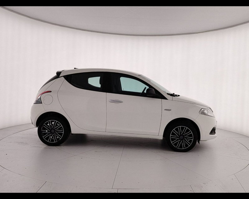 Lancia Ypsilon usata a Caserta (7)
