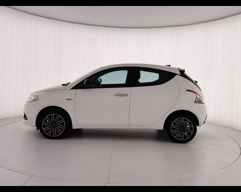 Lancia Ypsilon usata a Caserta (8)