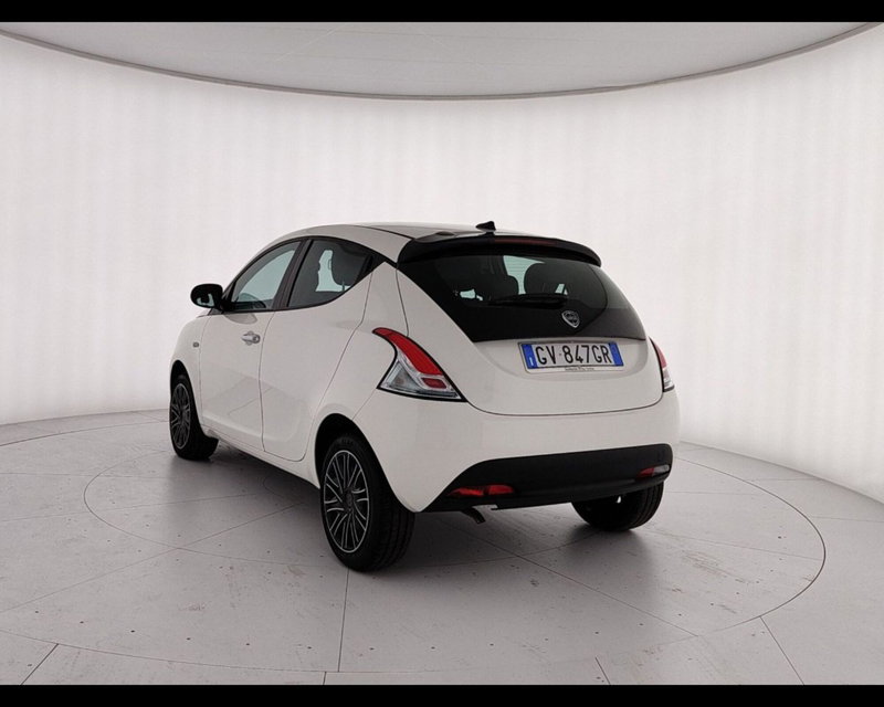 Lancia Ypsilon usata a Caserta (9)