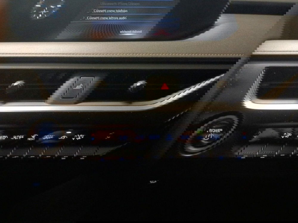 Lexus UX usata a Milano (16)