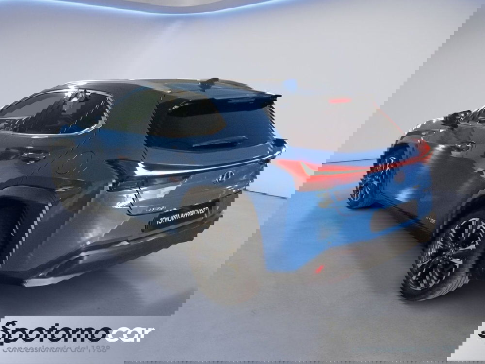 Lexus UX usata a Milano (4)