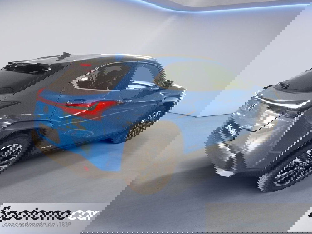 Lexus UX usata a Milano (6)