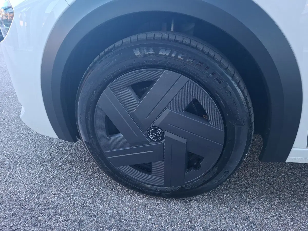 Lancia Ypsilon nuova a Ancona (12)