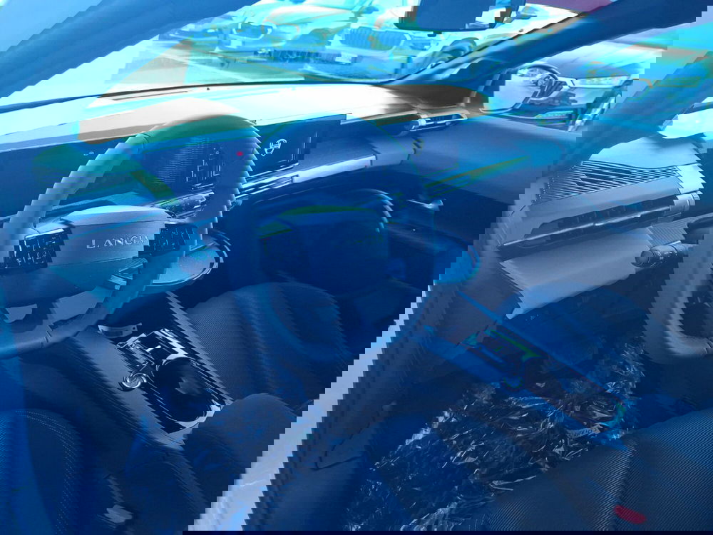 Lancia Ypsilon nuova a Ancona (13)