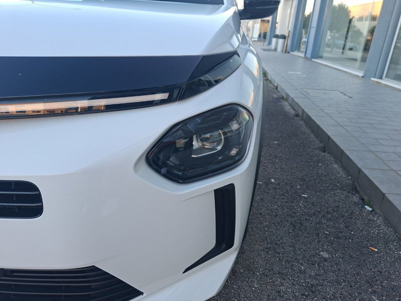 Lancia Ypsilon nuova a Ancona (9)