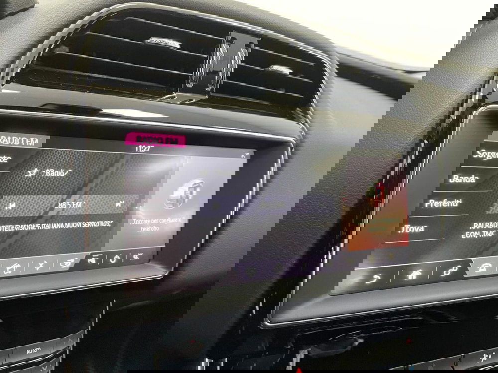 Jaguar XE usata a Como (14)