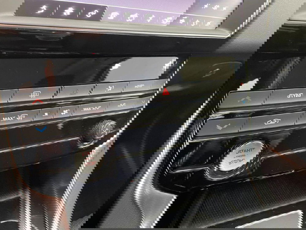 Jaguar XE usata a Como (15)