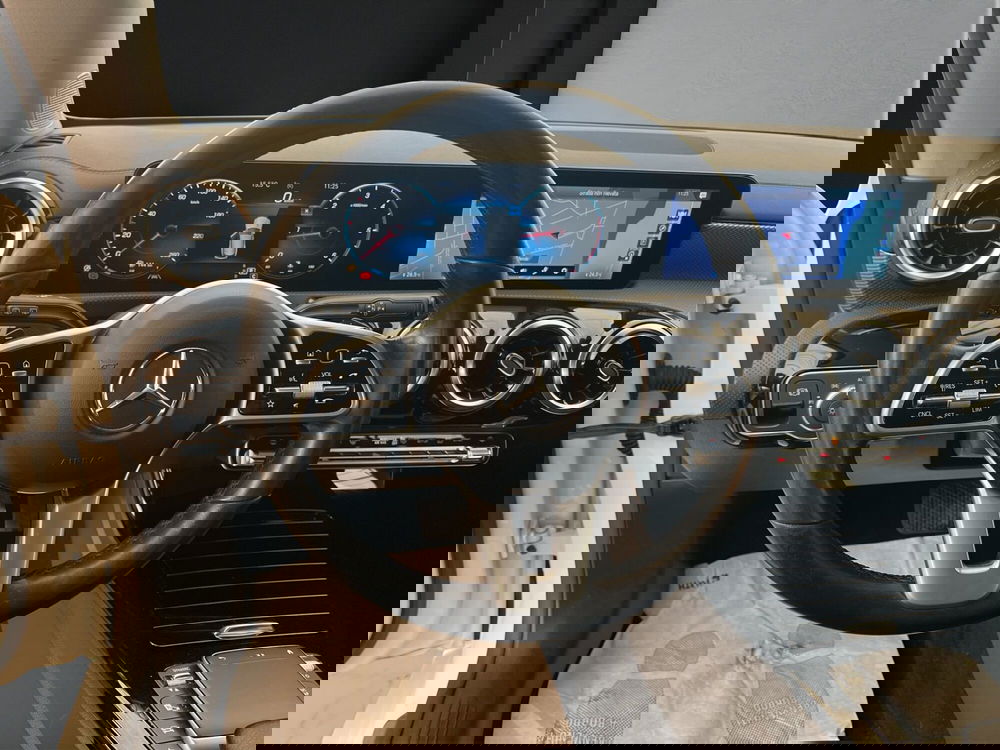 Mercedes-Benz CLA Shooting Brake usata a Cosenza (10)