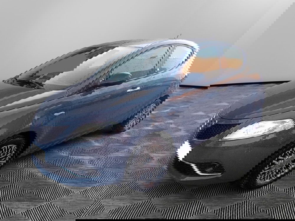 Lancia Ypsilon usata a Pordenone