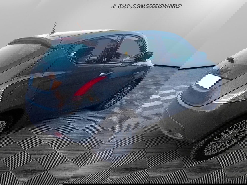 Lancia Ypsilon usata a Pordenone (5)