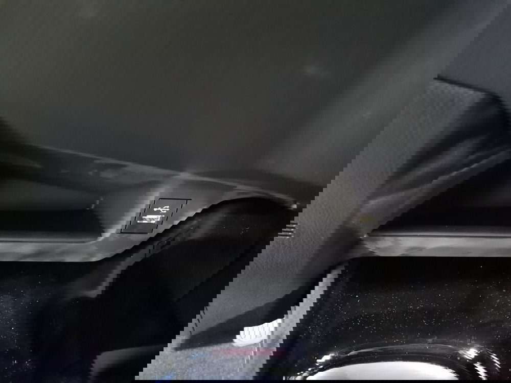 Toyota Toyota C-HR nuova a Salerno (18)