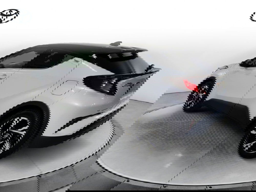 Toyota Toyota C-HR nuova a Salerno (4)