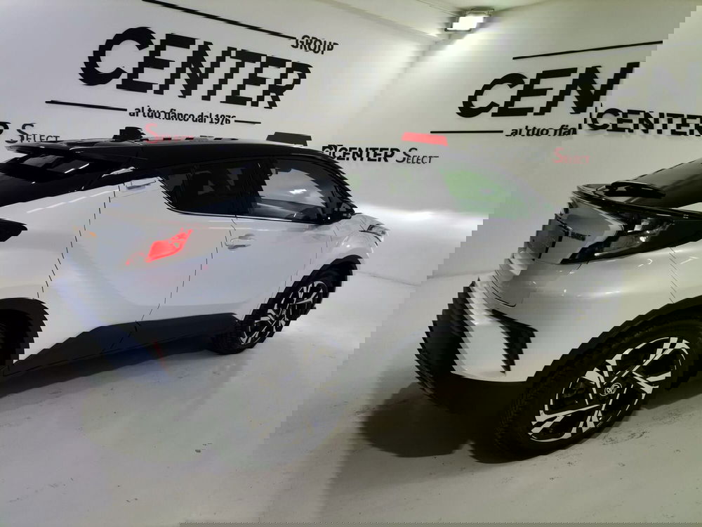 Toyota Toyota C-HR nuova a Salerno (6)
