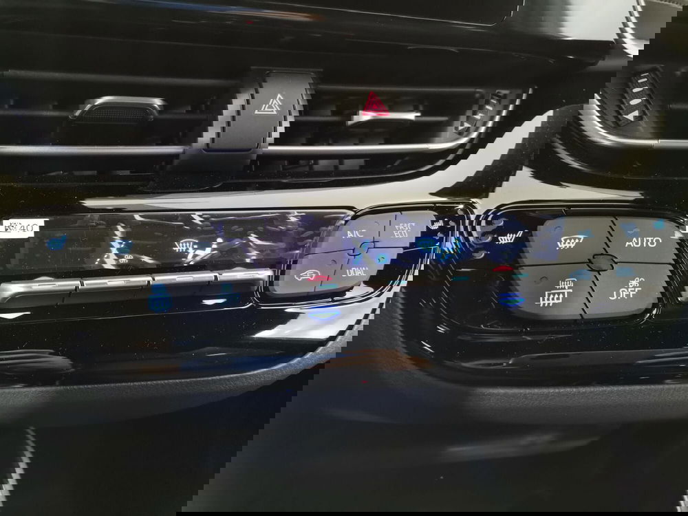 Toyota Toyota C-HR nuova a Salerno (17)