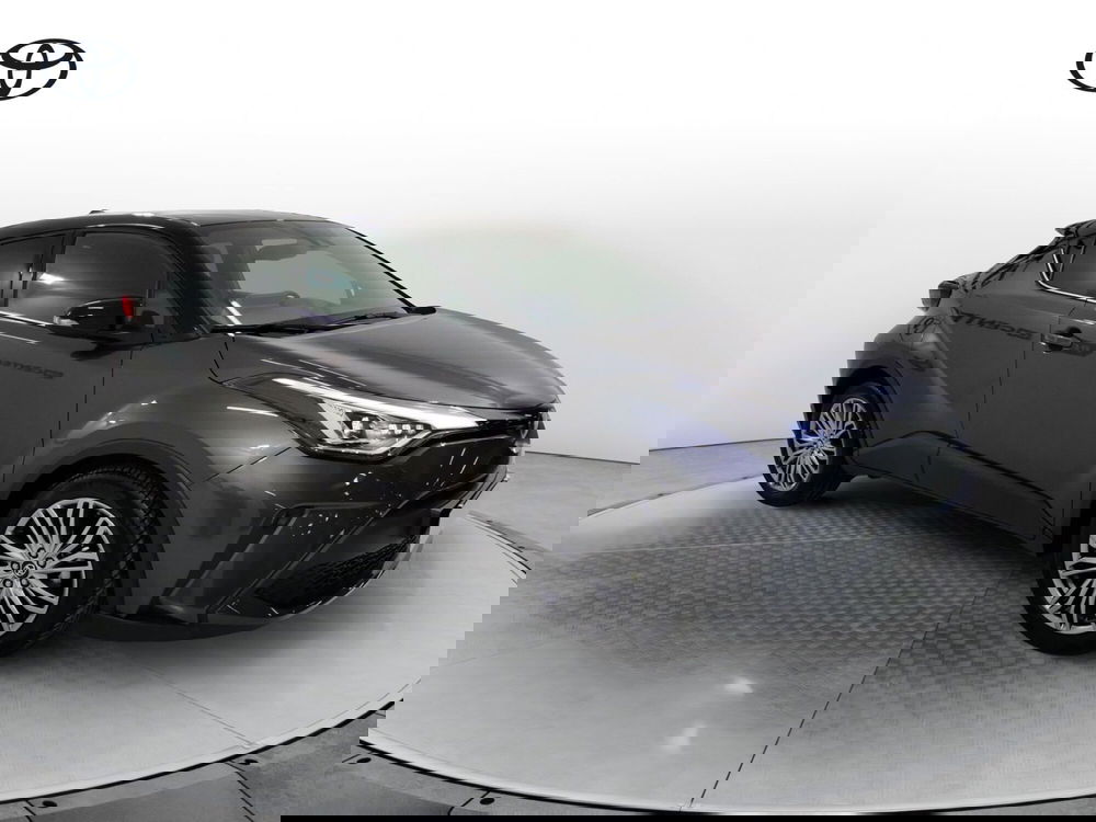 Toyota Toyota C-HR nuova a Salerno (3)